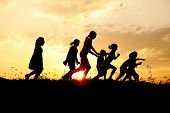 pic of sunset  - Sunset kids running - JPG 