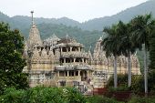 pic of marble  - Chaumukha Mandir the main jain temple at Ranakpur India - JPG 