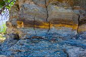 picture of conglomerate  - view of a small cliff on the coastline of Lake Erie showing the formation of various layers of rock - JPG 
