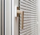 image of windows  - Aluminium blinds on the plastik window - JPG 
