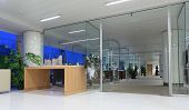 pic of interior  - The interior of a modern empty Office - JPG 