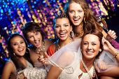 foto of group  - Group shot of young women celebrating their friend - JPG 